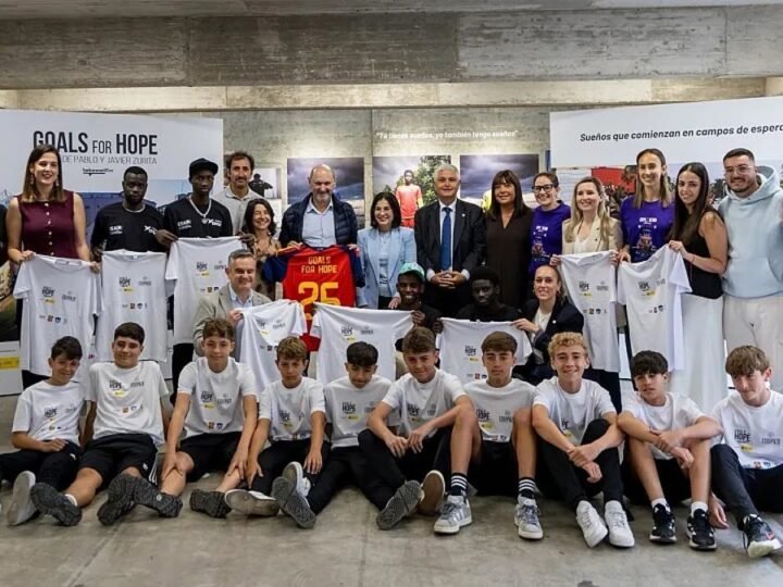 Rafael Louzán apoya proyecto educativo Goals For Hope en Las Palmas de Gran Canaria